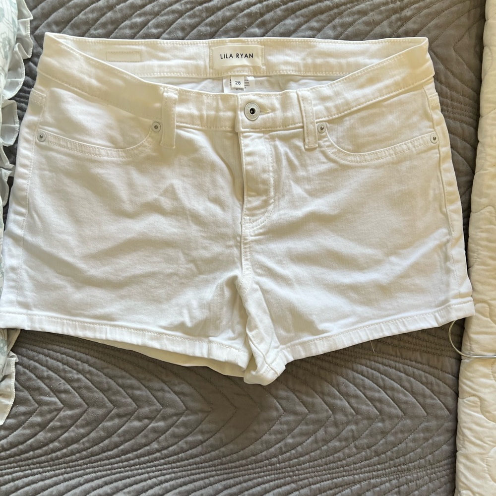 LILA RYAN WHITE SHORTS
